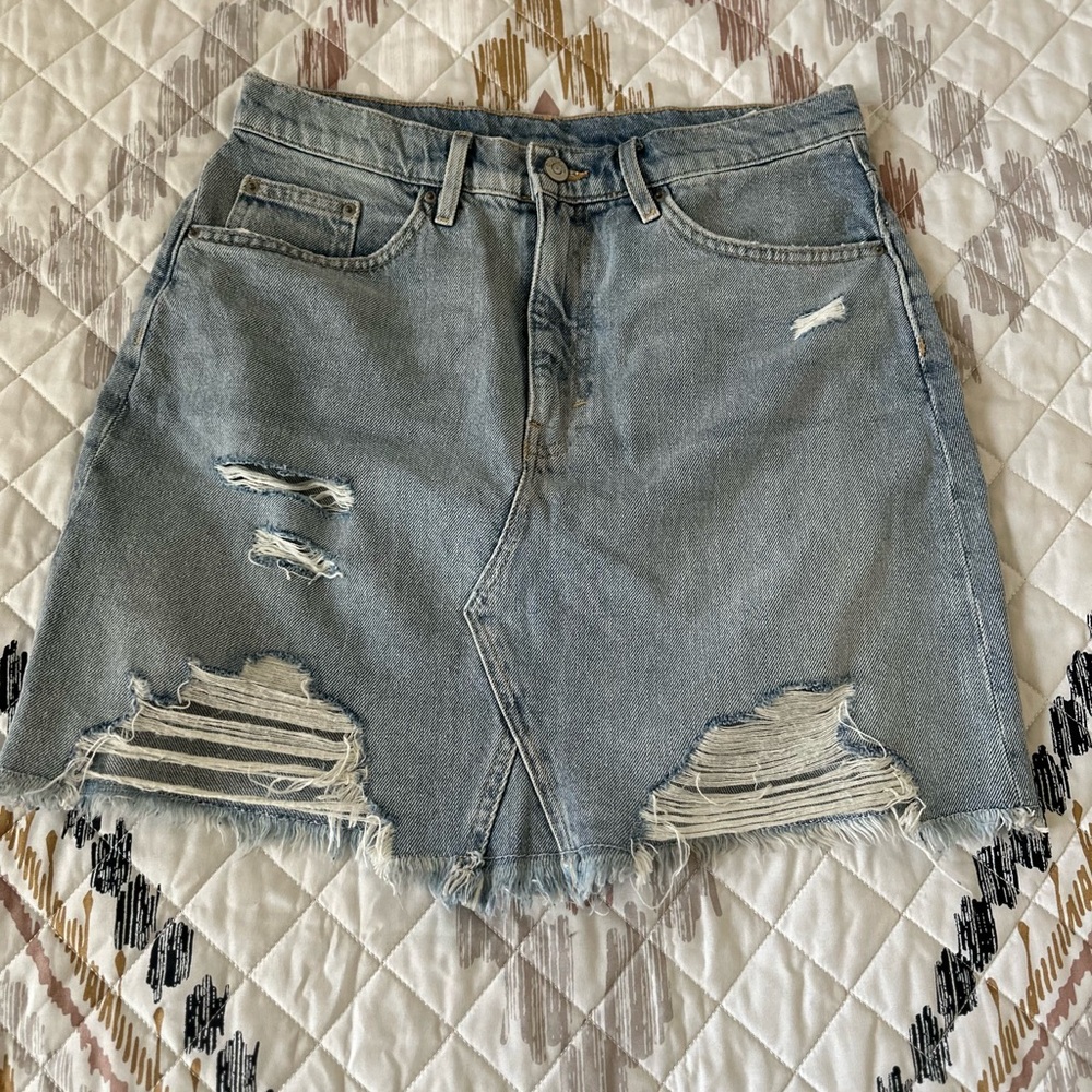 H&M Divided Womens‎ Skirt Size 8 Distressed Denim Jean Light Wash.